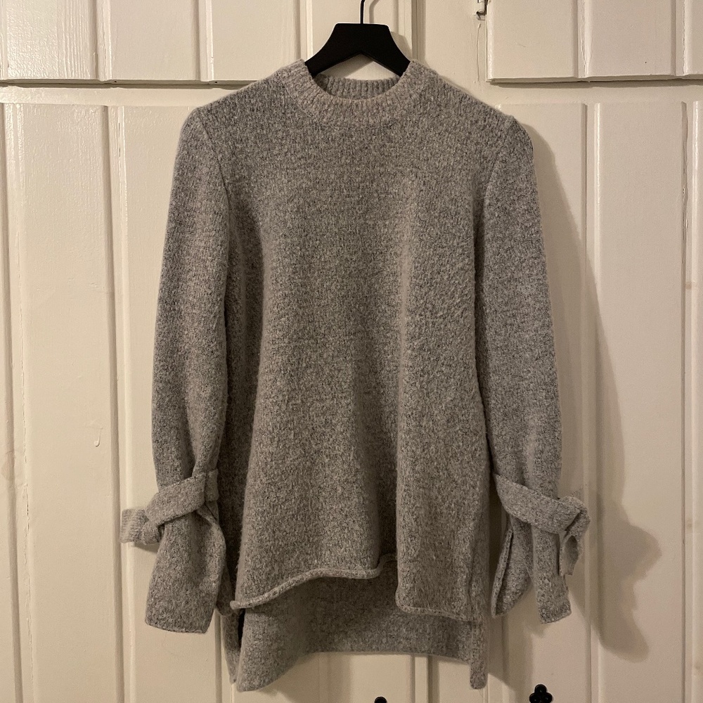 J.O.A. Brynn Tie Sleeve Gray Sweater High Low Slit Bell Sleeve Size Small